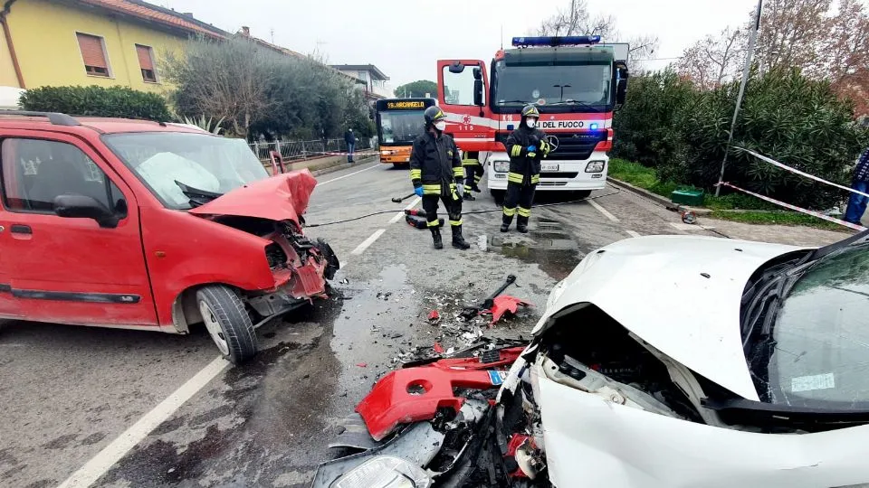 il tragico impatto (foto Migliorini)
