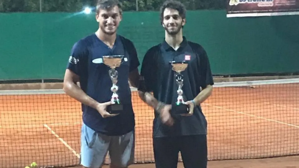 Premiazione al Ten Pinarella, da sinistra Gabbanini e Bellarmino
