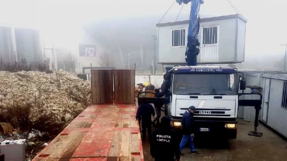 la rimozione dei container