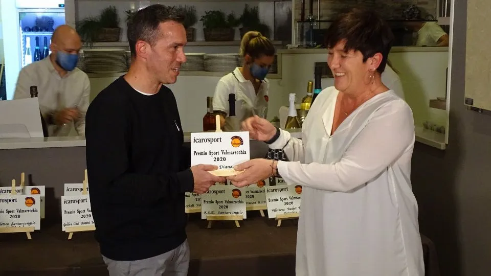 Paolo Diana premiato da Linda Piva
