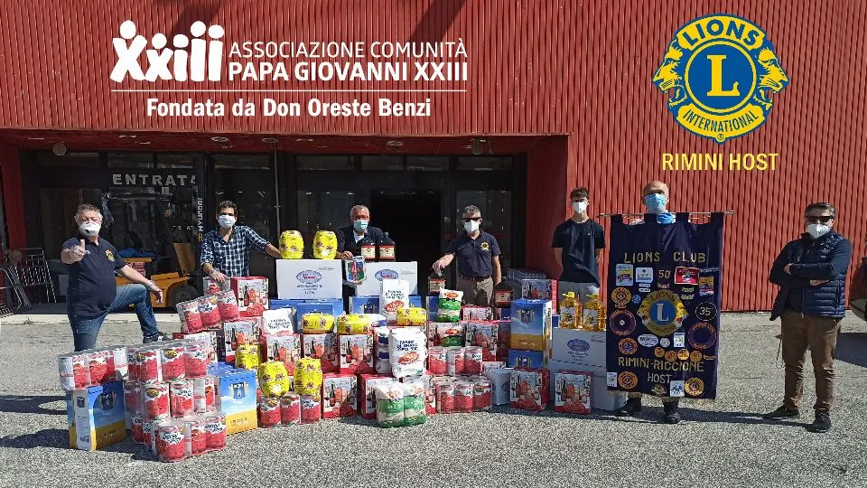 La consegna alla Papa Giovanni XXIII
