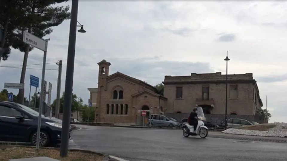 il piazzale dov’è avvenuto l’accoltellamento