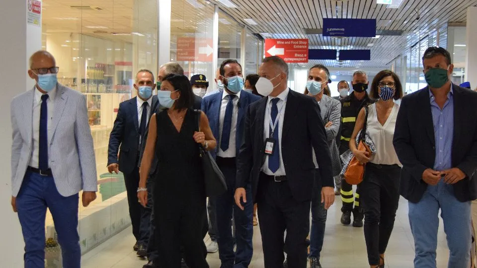 il ministro De Micheli all’aeroporto Fellini

