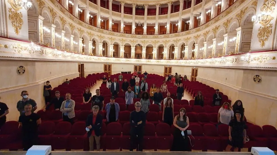foto di gruppo con gli artisti