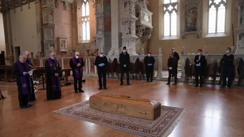 il rito di commiato in Cattedrale
