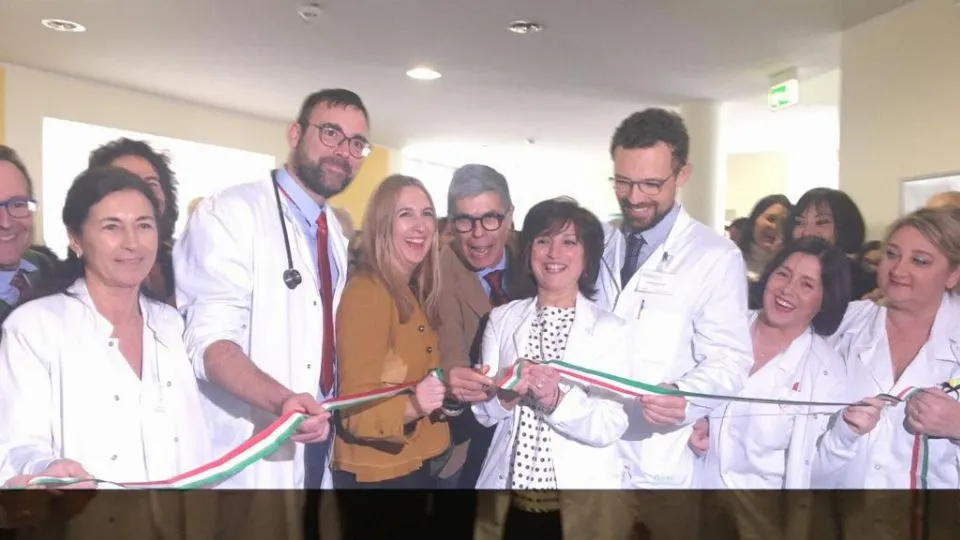 Taglio del nastro nuovo DEA