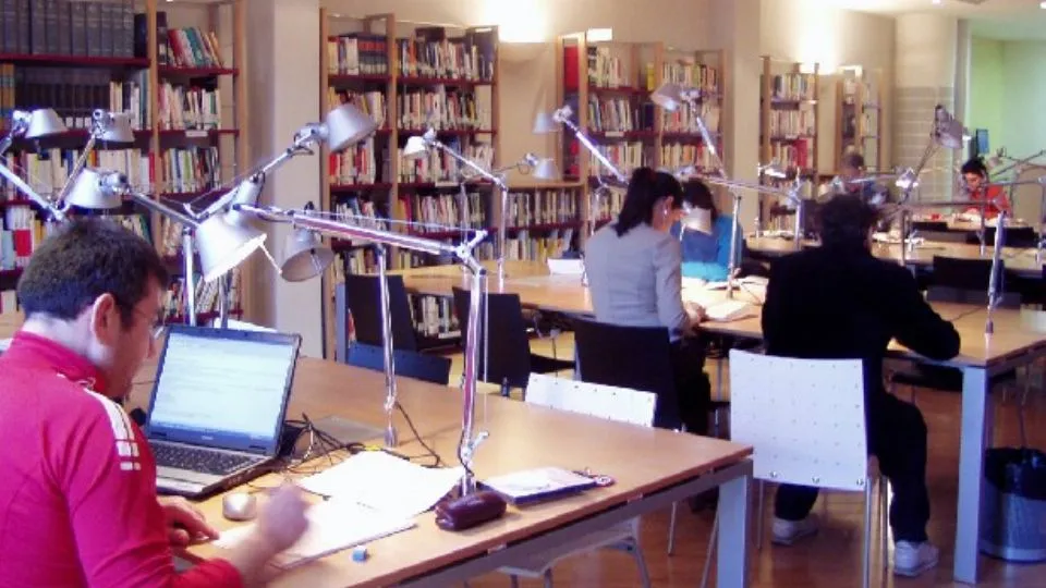 la biblioteca
