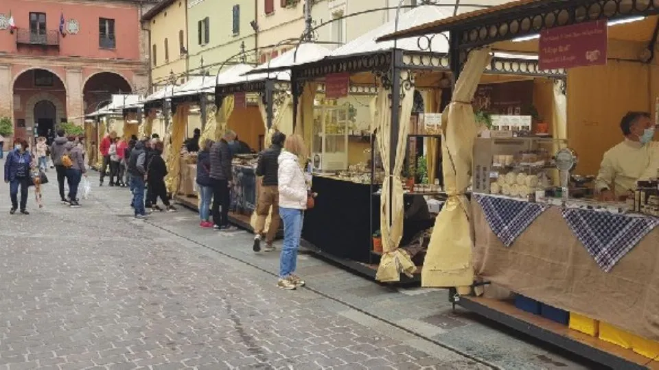 stand in piazza