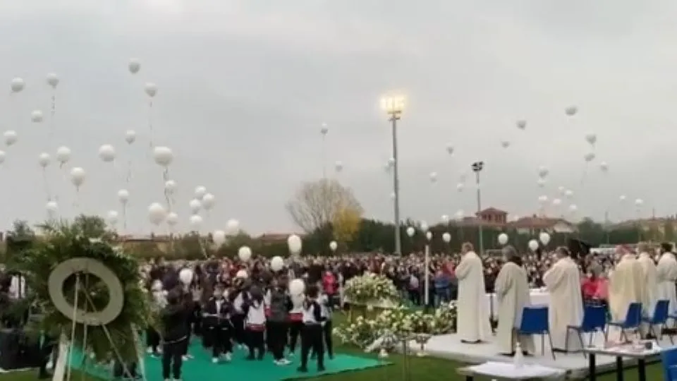 i palloncini volano in cielo al termine della cerimonia – dal fb ASD Verucchio