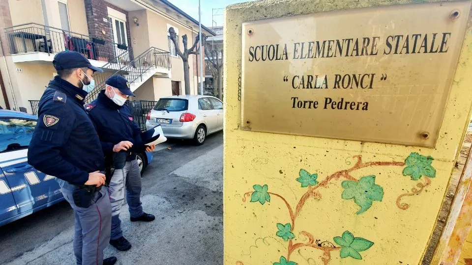 I rilievi alla scuola (Adriapress)