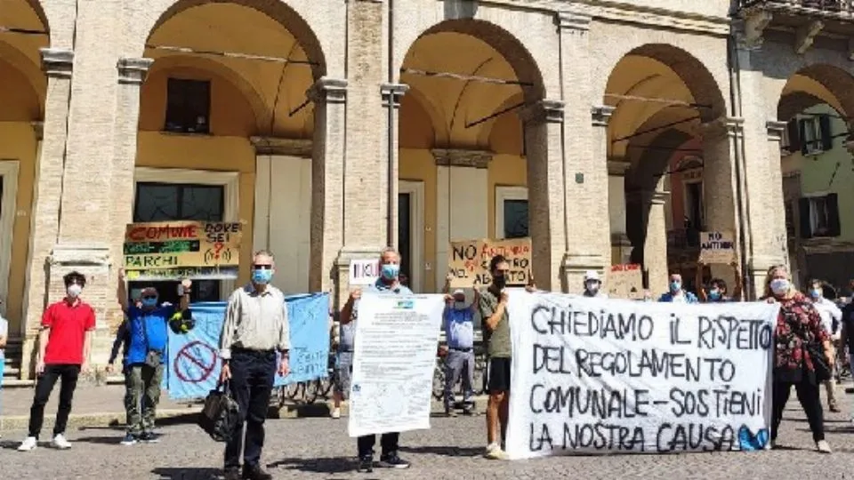la protesta in piazza