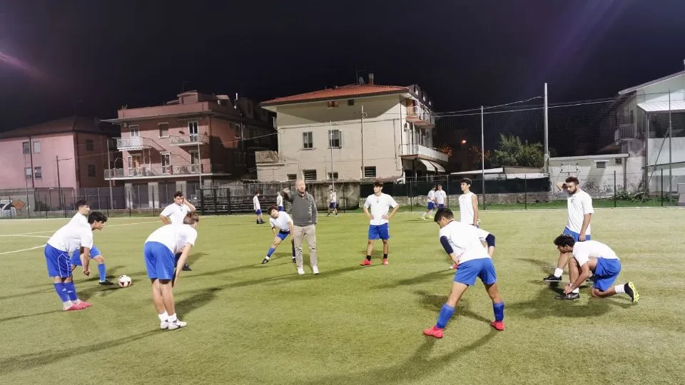 Il riscaldamento della Juniores del Rivazzurra-Miramare