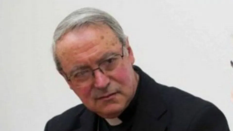 il vescovo Lambiasi