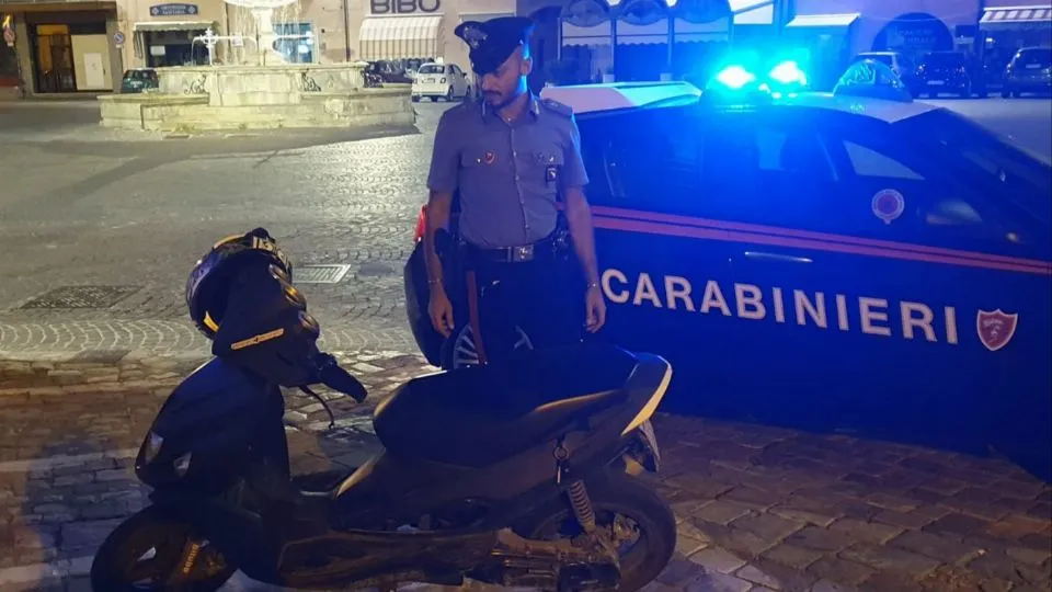 Uno dei tanti scooter truccati fermati dai carabinieri
