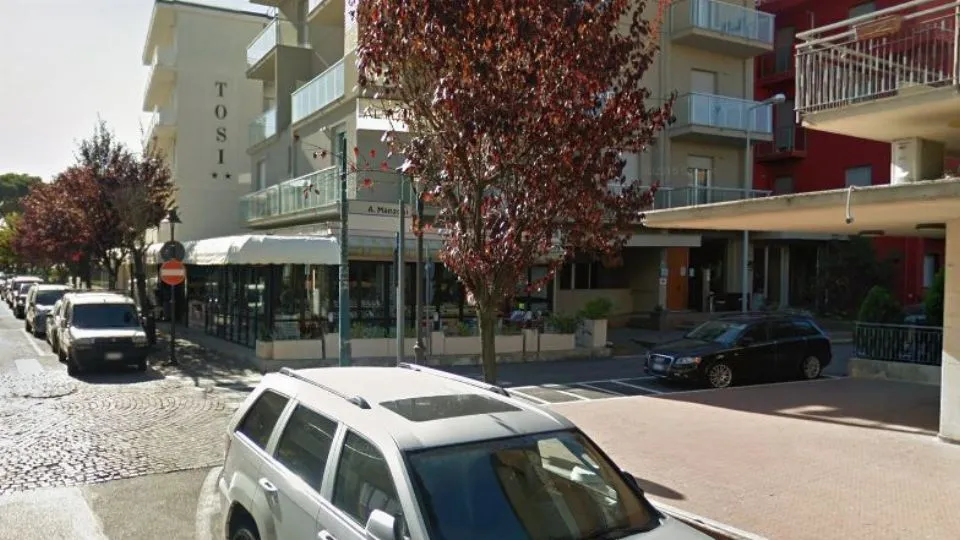 viale Tasso all’incrocio con via Manzoni
