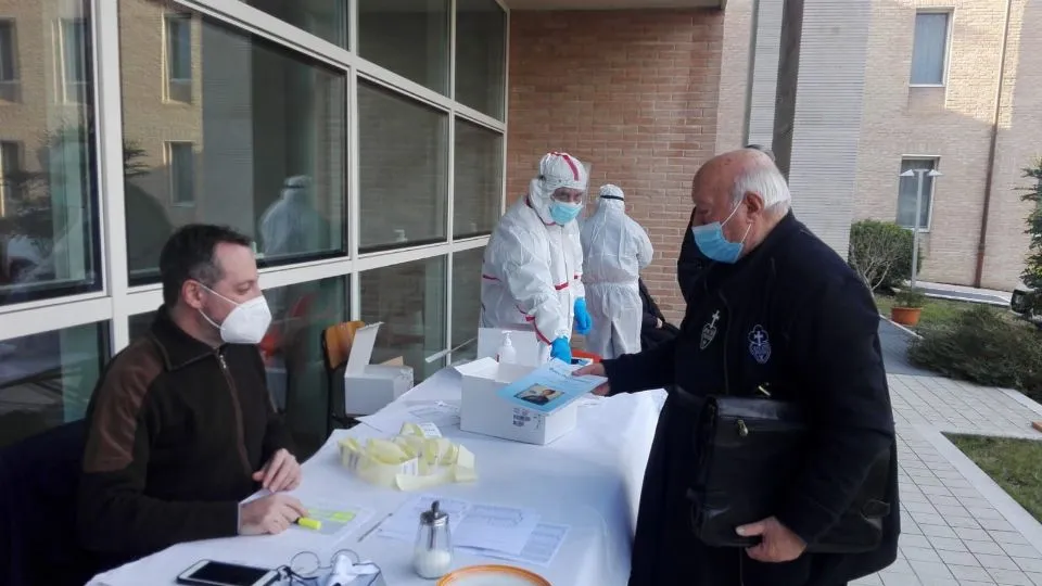 lo screening nel giardino del seminario