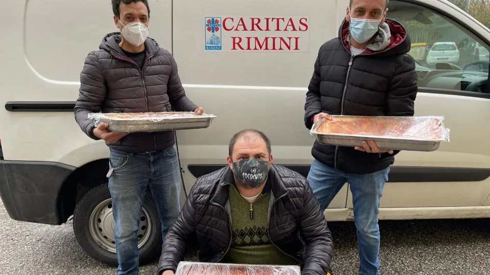 MIO consegna i pasti per i meno firtunati
