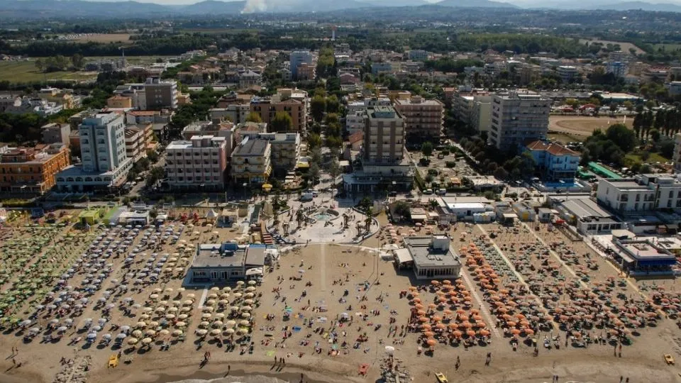 la spiaggia di Misano dall’alto