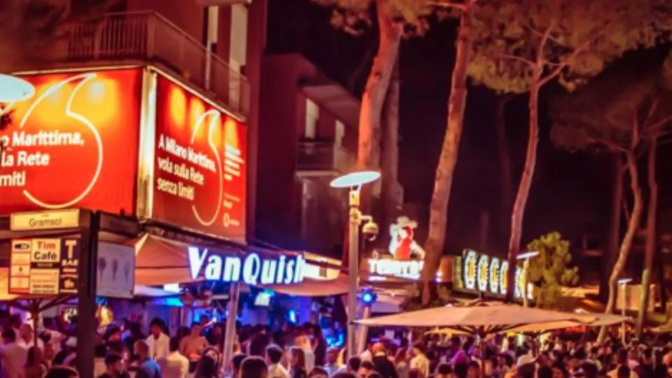 la via della movida a Milano Marittima
