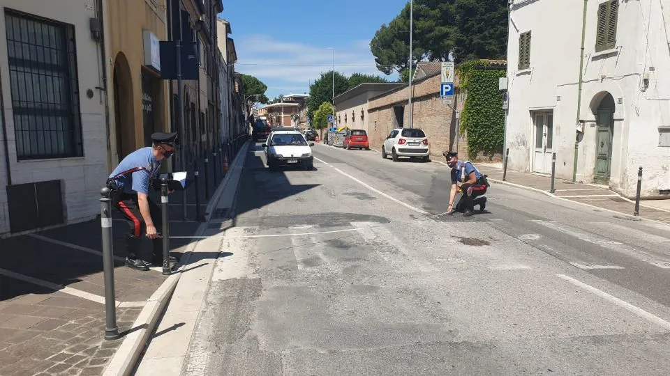 i carabinieri sul luogo della rapina