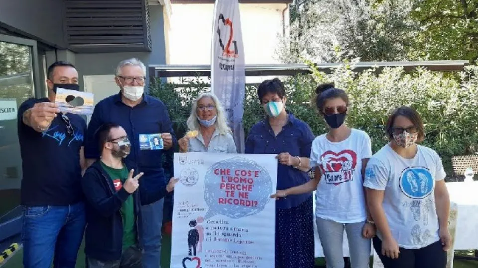 foto di gruppo alla presentazione