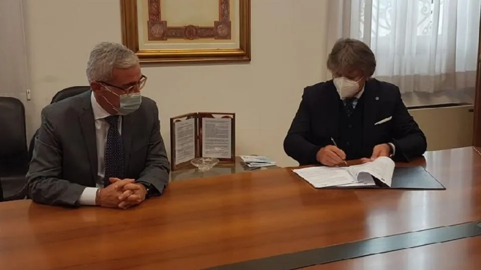 la firma del protocollo
