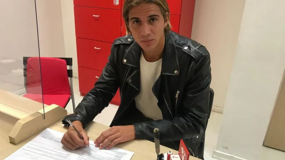 Matteo Ronchi firma per il Rimini