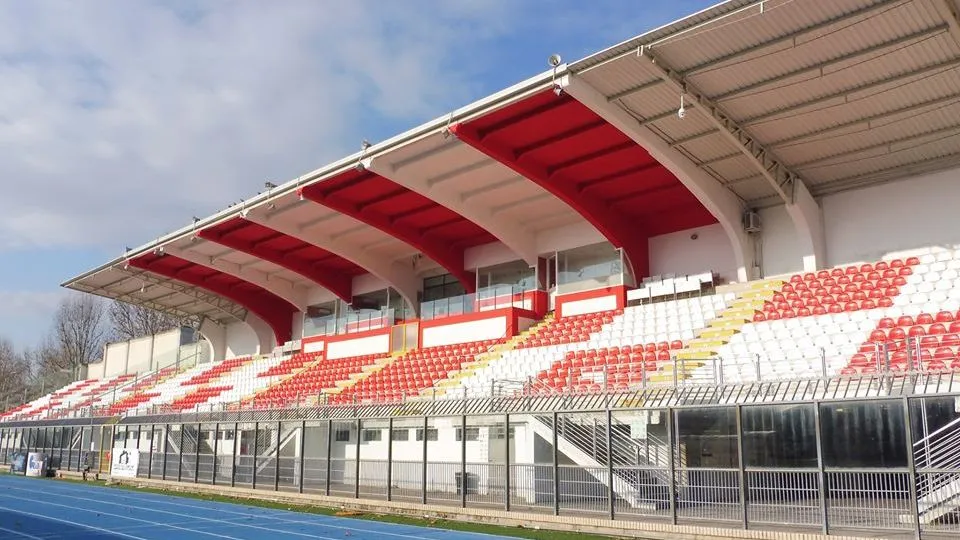 La tribuna centrale del “Romeo Neri”