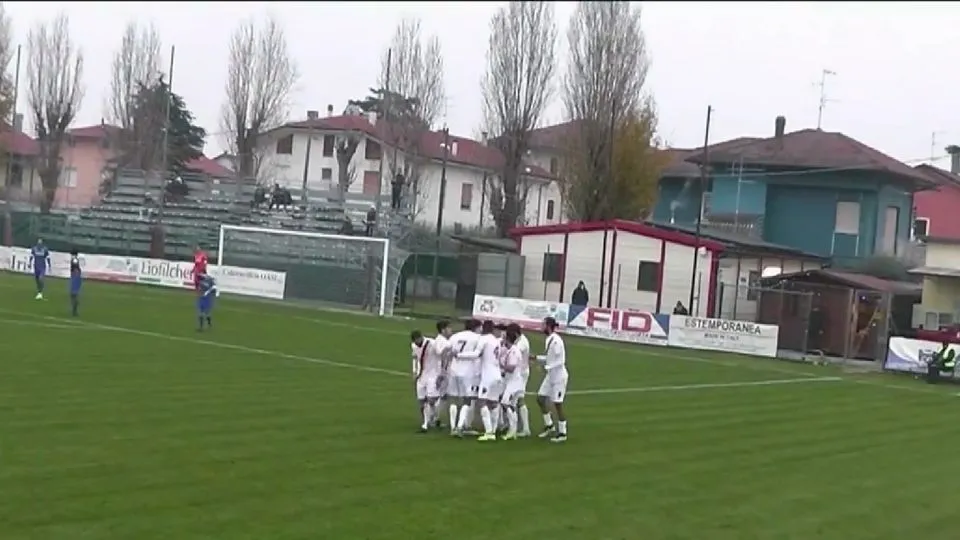 I giocatori della Sammaurese festeggiano il gol (Foto Facebook Sammaurese Calcio)