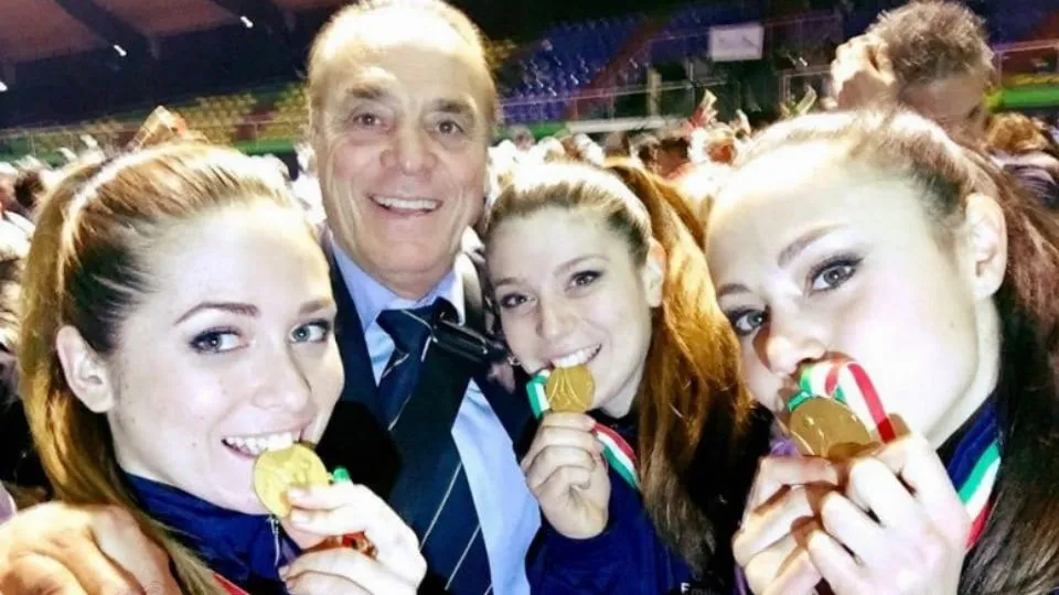 Riccardo Salvatori insieme alle sue campionesse