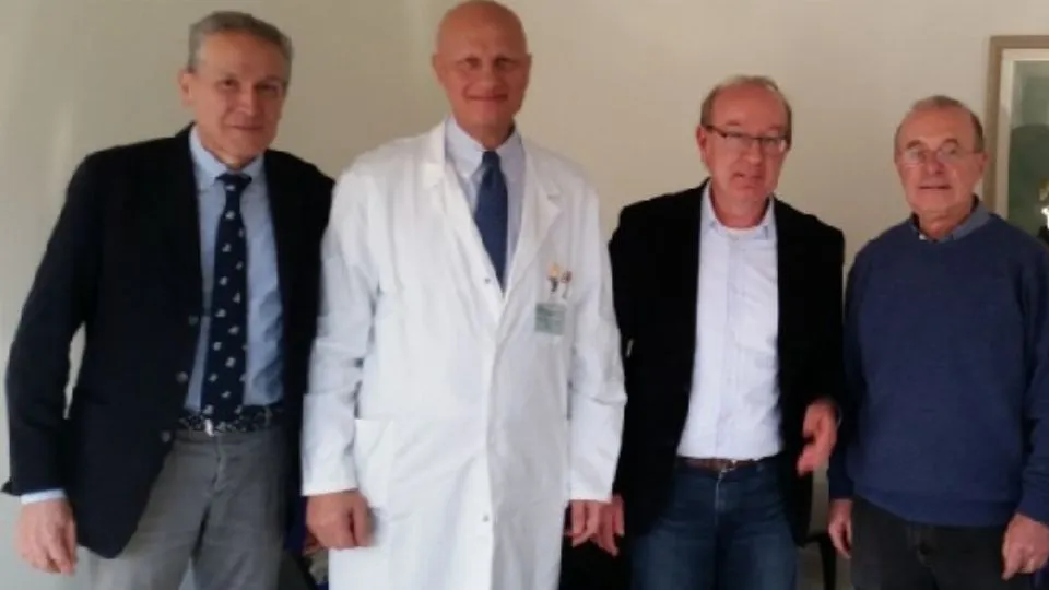 foto di gruppo col nuovo primario