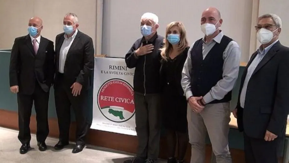foto di gruppo alla presentazione di Rete Civica a Rimini