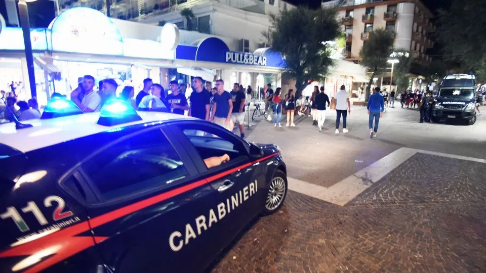 i carabinieri impegnati nei controlli (repertorio)