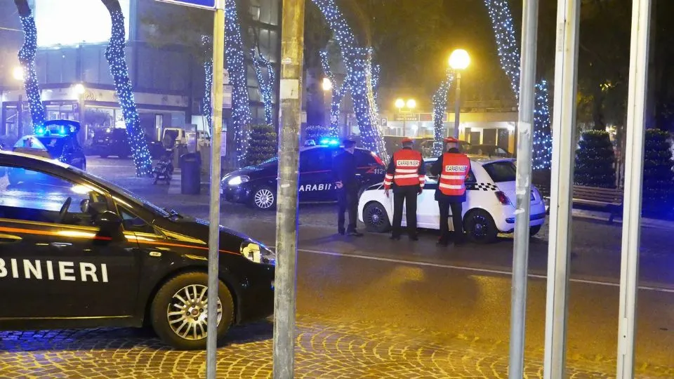i controlli notturni dei carabinieri (repertorio)
