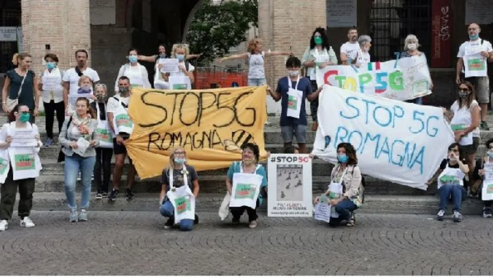 i manifestanti in piazza