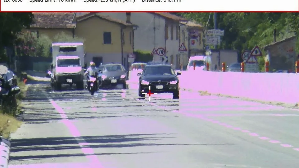 una delle due auto lanciate ai 150 sulla SS72
