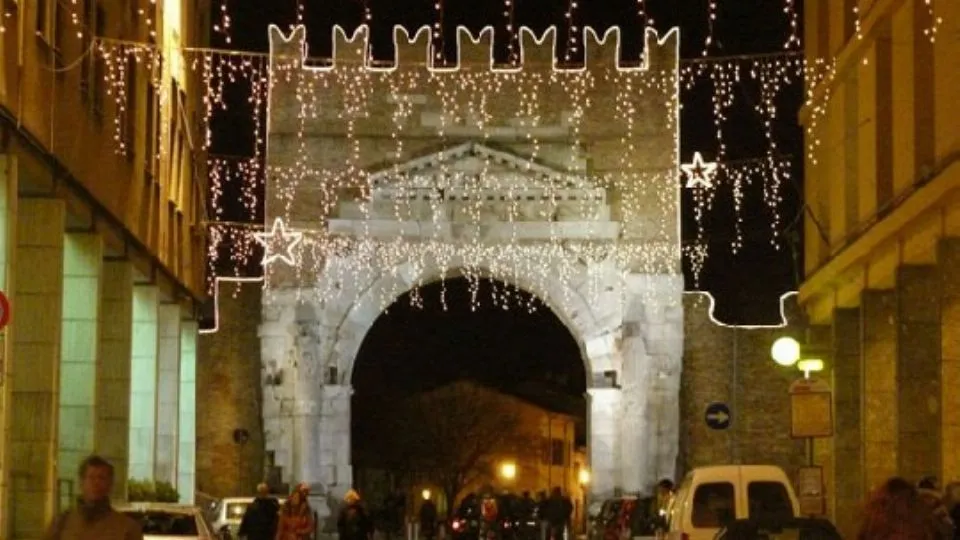 l’Arco illuminato (Riminiturismo)