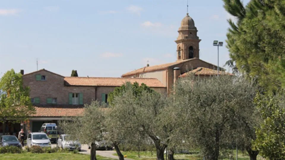 la chiesa a Montetauro