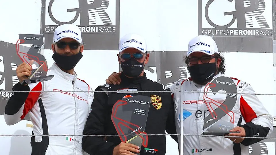 PCGT Podio Panta GT4 con il bolognese Formato al centro il milanese Rigo a sinistra e il bergamasco Zanchi a destra Misano 2021 (Foto Benfenati)