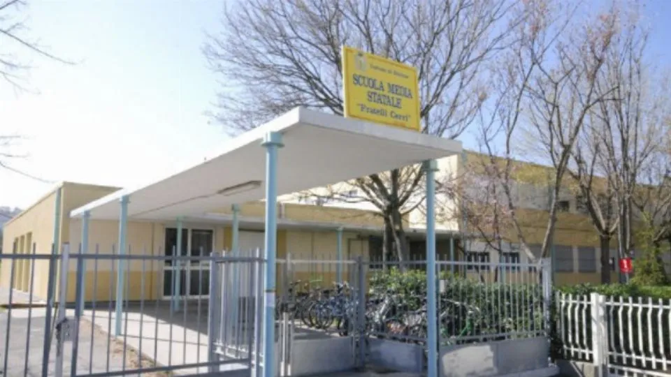 la scuola media di via Ionio