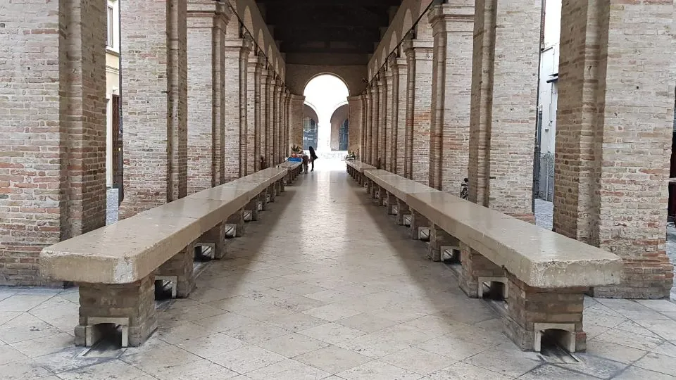 La Vecchia Pescheria deserta è l’emblema della zona rossa (8 marzo 2021)