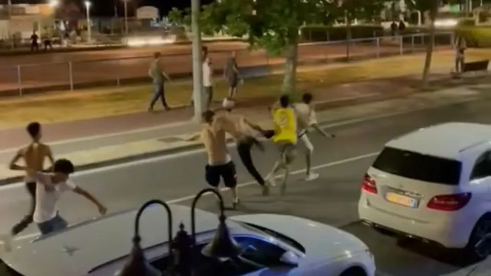 la vittima inseguita e raggiunta dai suoi aggressori
