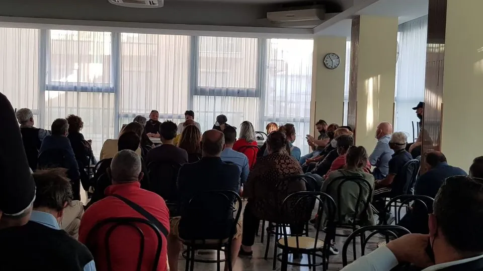 albergatori e cittadini presenti ieri all’incontro (foto Newsrimini.it)
