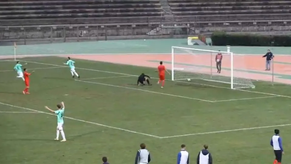 Greselin in contropiede realizza il 2-0 del Rimini