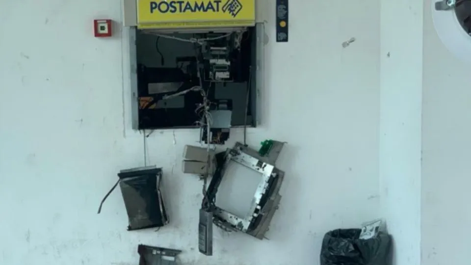 il bancomat fatto saltare in aria
