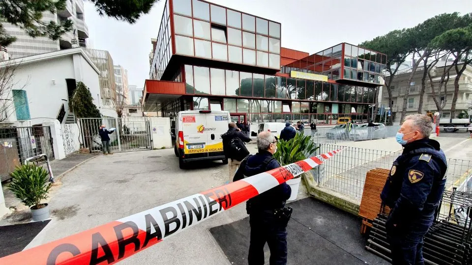 Il colpo alle Poste di Riccione (foto Migliorini)
