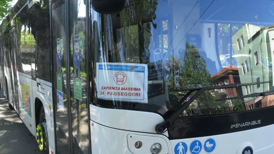 la capienza per ogni bus sarà del 50%