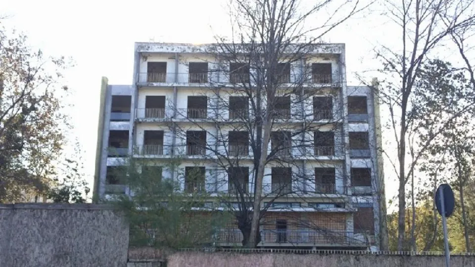 un albergo abbandonato