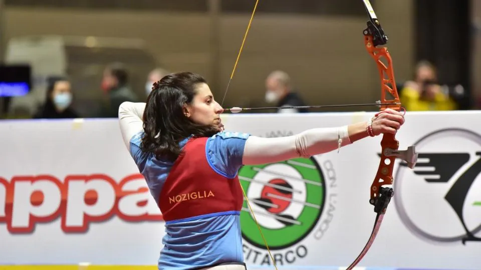 Cinzia Noziglia (Fiamme Oro) durante la finale che è valsa l’oro assoluto arco nudo