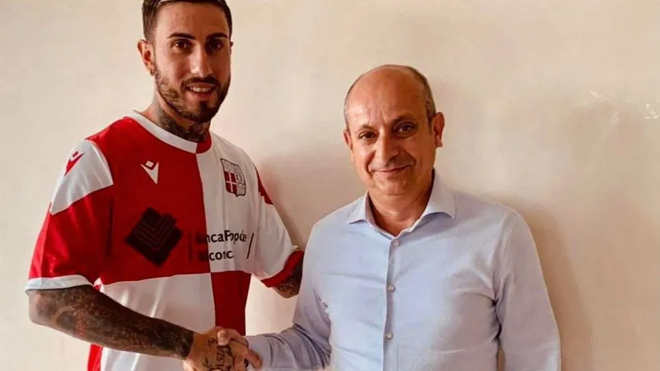 La stretta di mano tra Piscitella e il presidente del Rimini FC, Rota